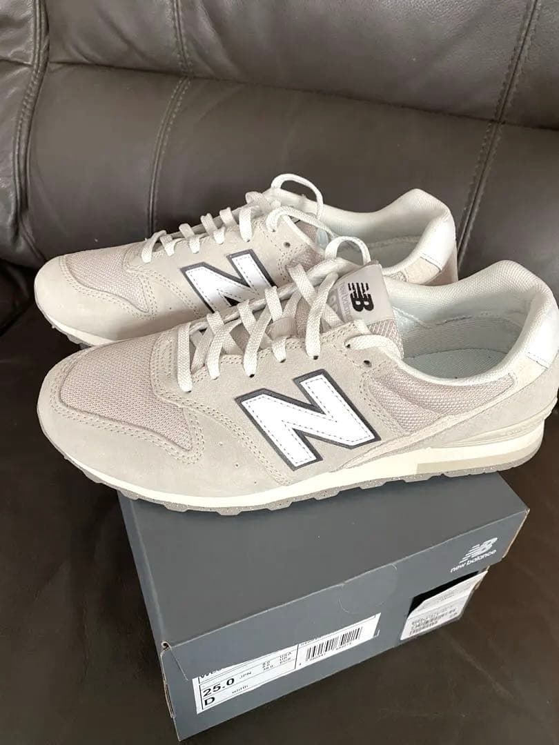 ニューバランスWL996SQ2ライトベージュ - メルカリ