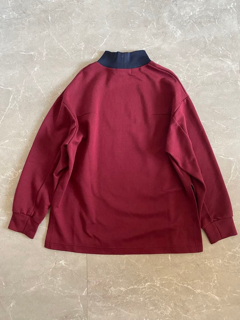 CULLNI 別注ロゴ刺繍モックネックプルオーバートレーナー STUDIOUS