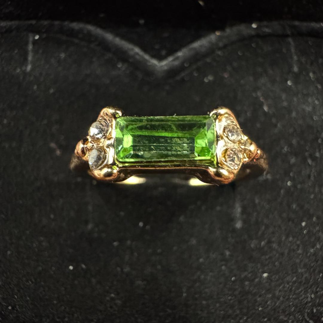 269 遺品整理 生前整理 エメラルドカット装飾 シンプル アンティーク風