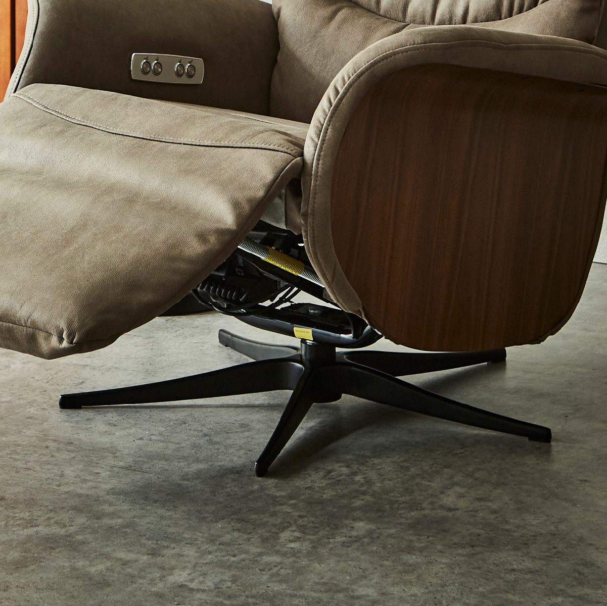 アストロ 電動パーソナルチェア 幅75cm ｜関家具公式通販サイト