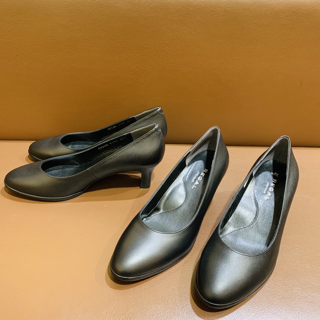 なんだかんだで必要な黒パンプス | 靴のリーガルコーポレーション公式