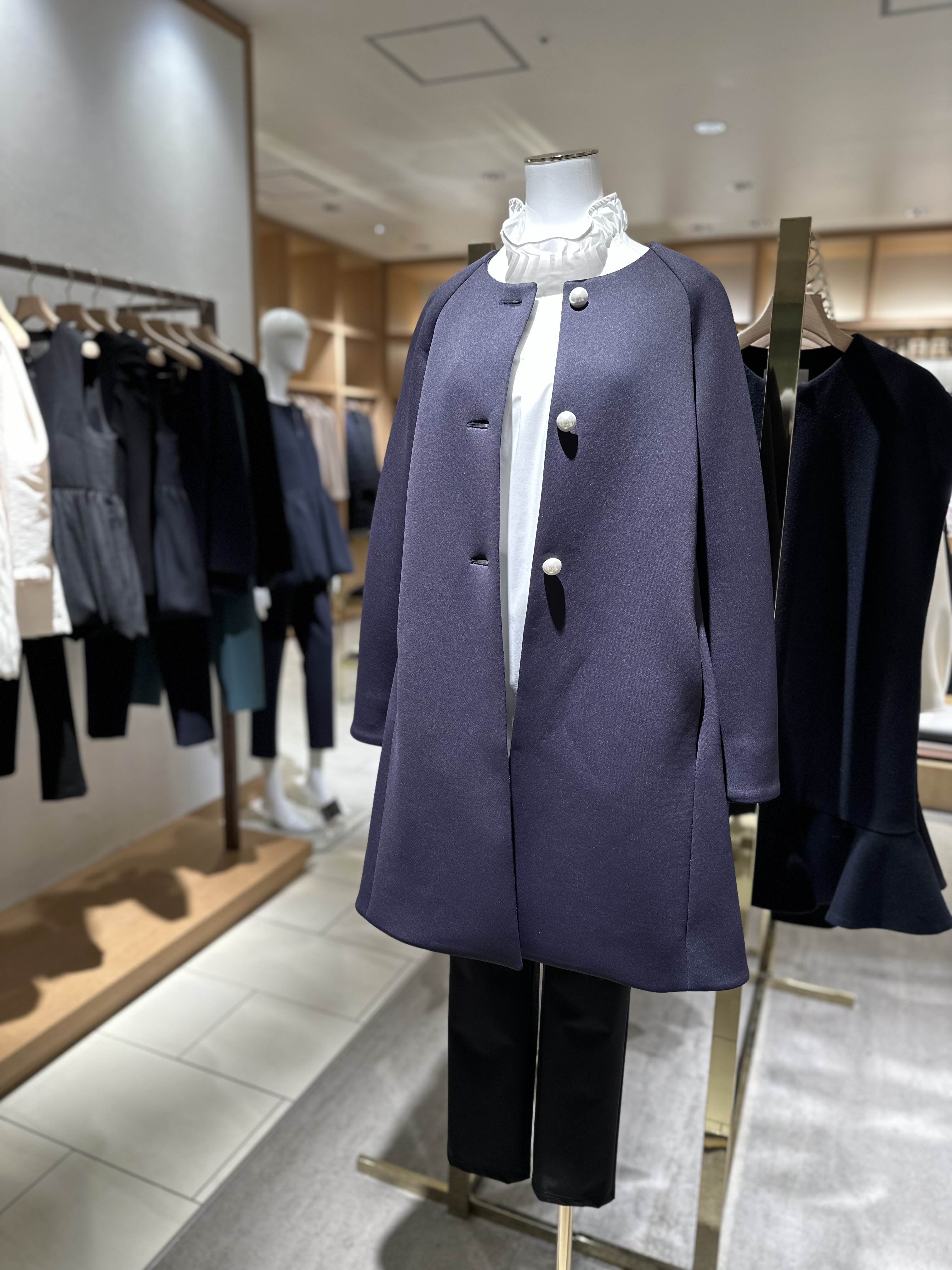 RECOMMEND ITEM / ファー付きケープコートが大人気です！＠伊勢丹新宿