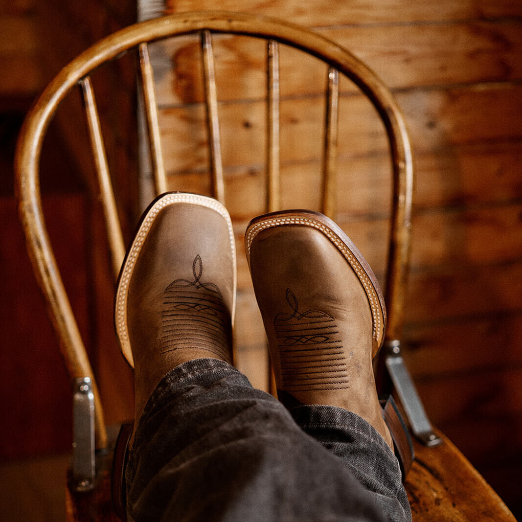 Stetson Men's Bowie Wide Square Toe Boots in Brown | Rugged Leather