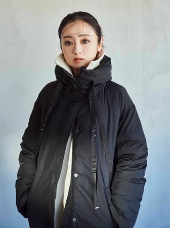 安達祐実さんとDUVETICAがコラボ！ダウンジャケット＆ロング丈コートが