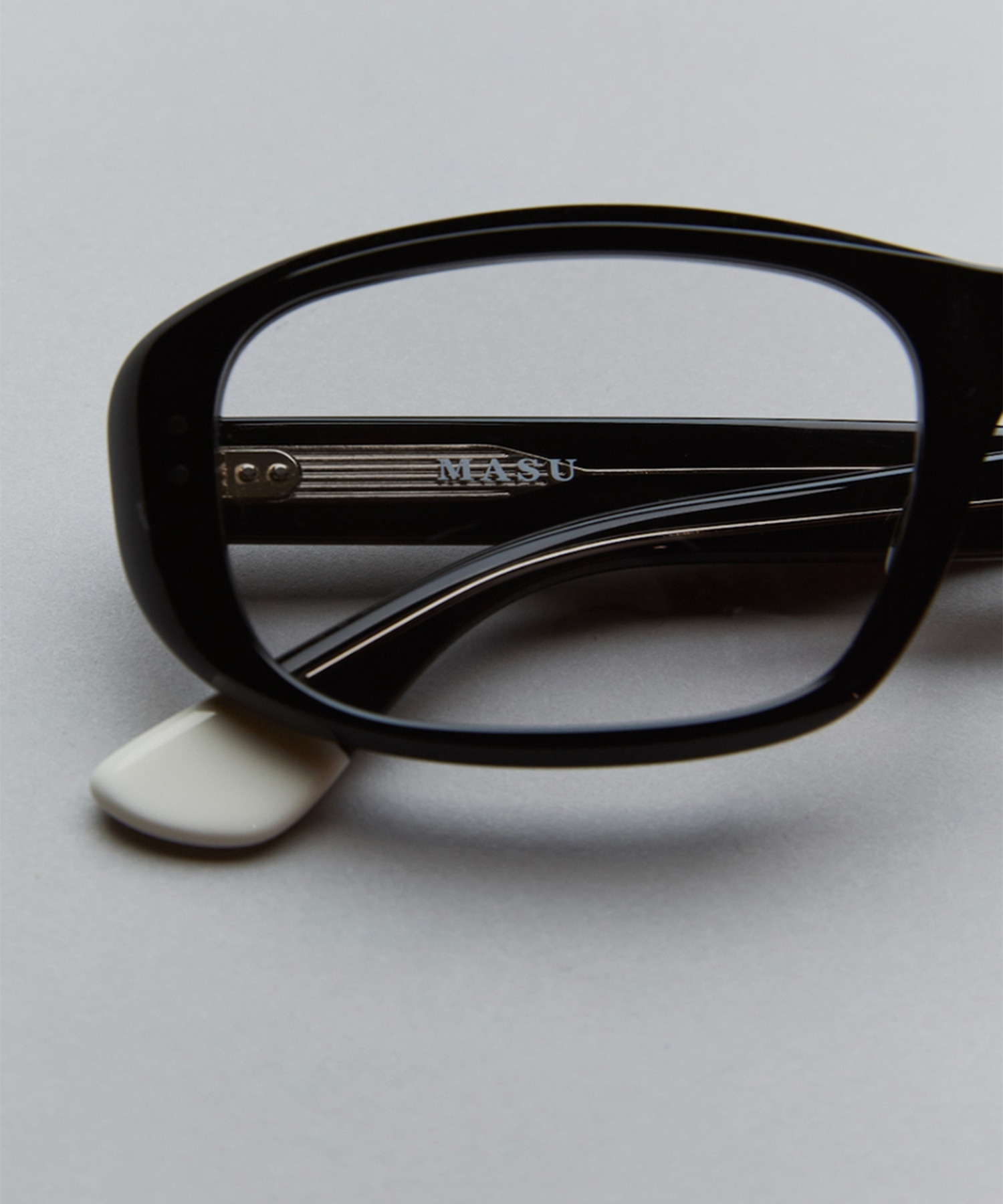 MASU X BLANC OVAL SHAPE SUNGLASSES(FREE BLACK): MASU: WOMENS