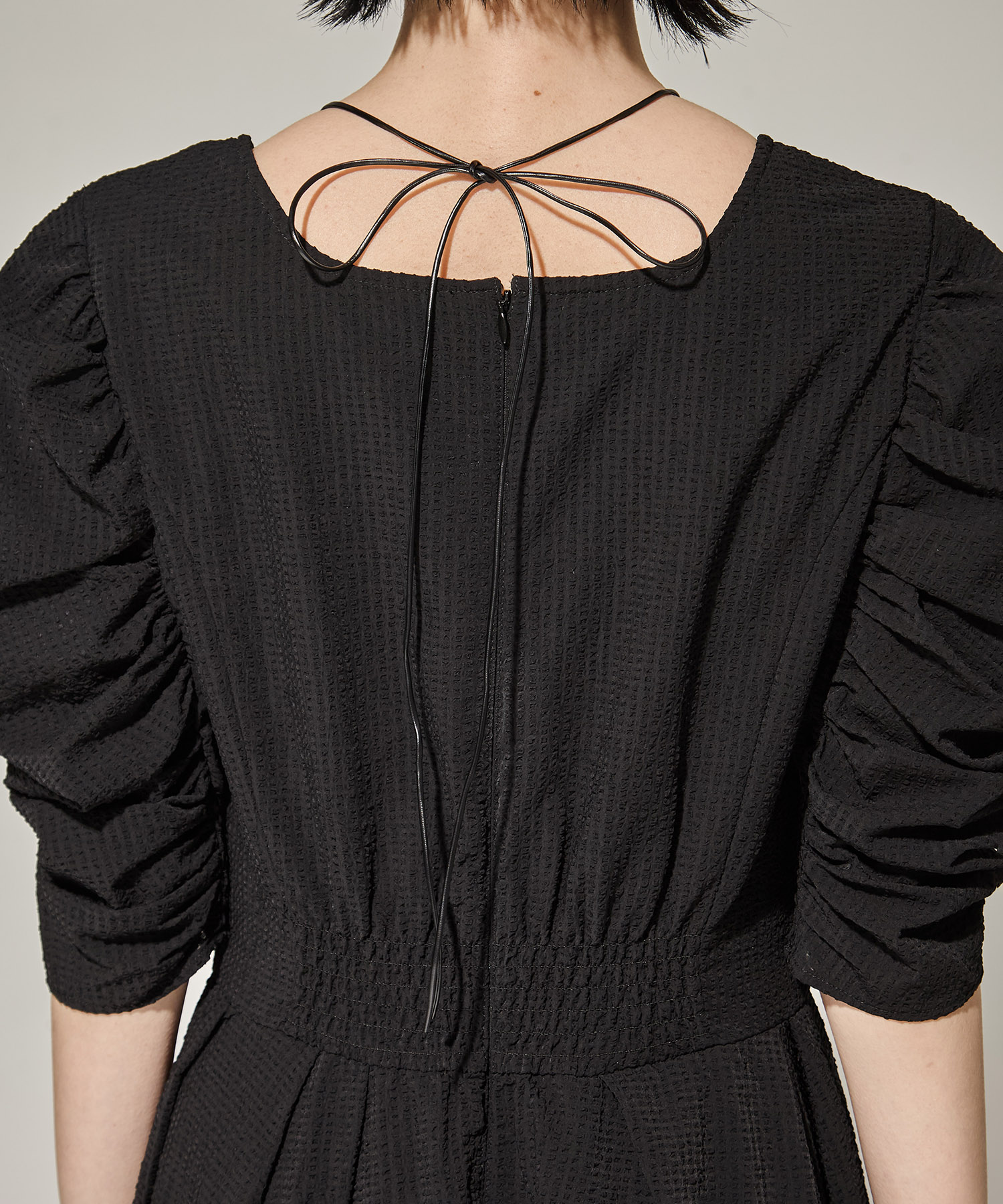 SEERSUCKER VOLUME HEM DRESS(S BLACK): AMERI: WOMENS｜ STUDIOUS