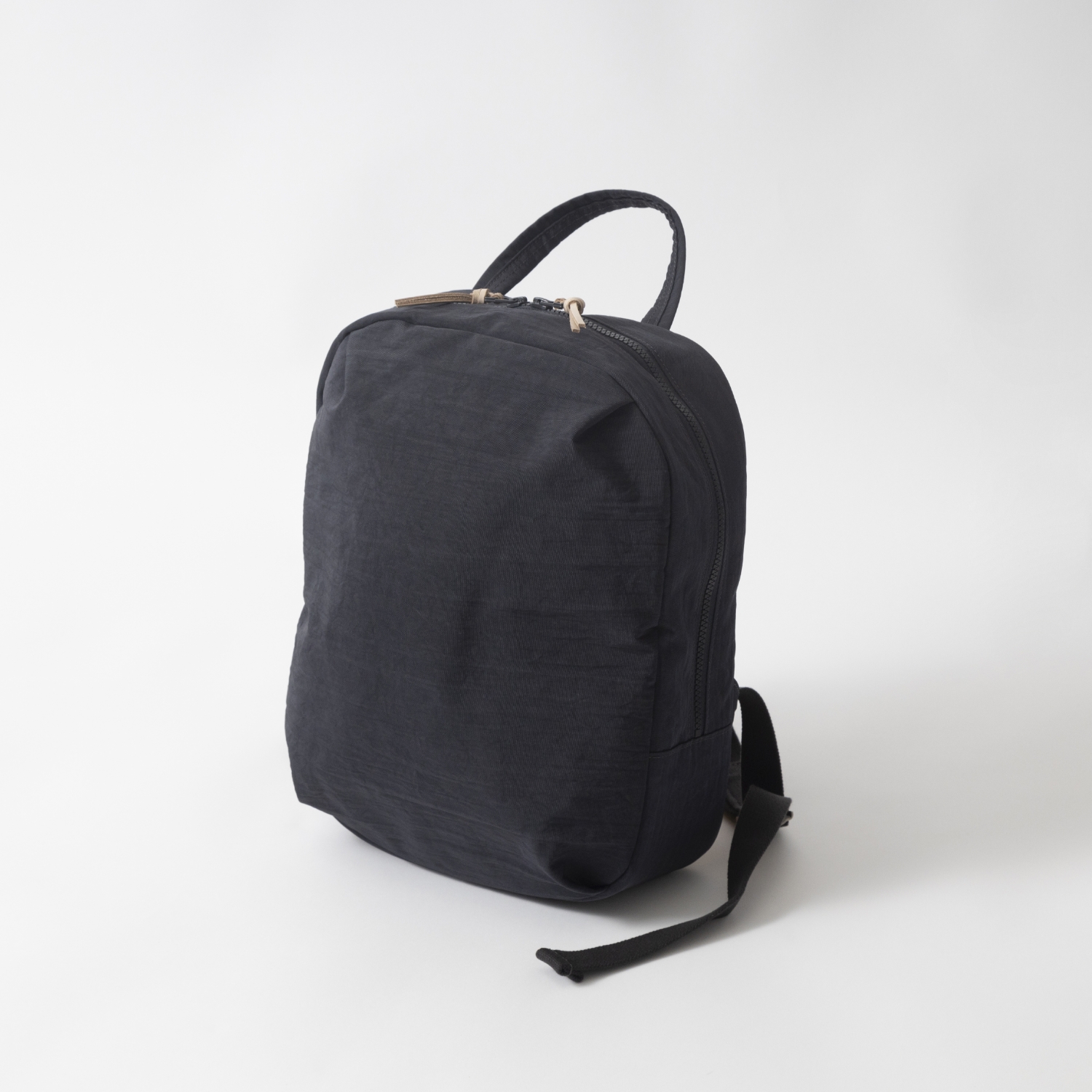 NIZYU KANO/FUKUI SIWA ナイロンリュック S -シンプルでコンパクトな