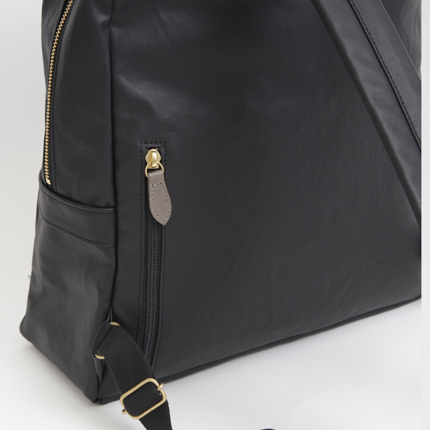 Neutral Gray/ジェーン アクト リュック -大容量と豊富なポケットが