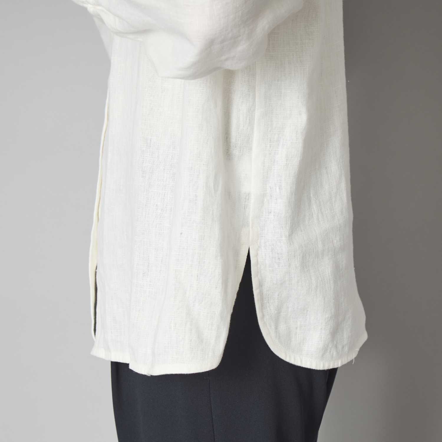 TUTIE./リネンの2WAYスタンドカラーブラウス -上質なリネンが生み出す