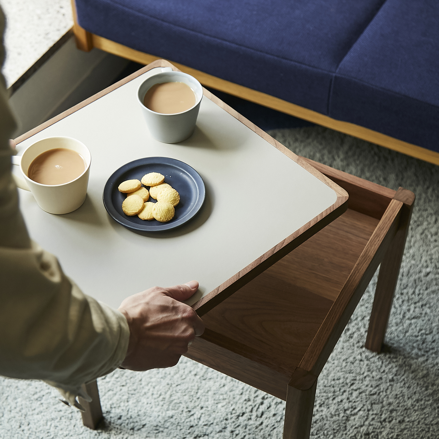 立野木材工芸/はたらくサイドテーブル シングル オーク -天板がトレイ