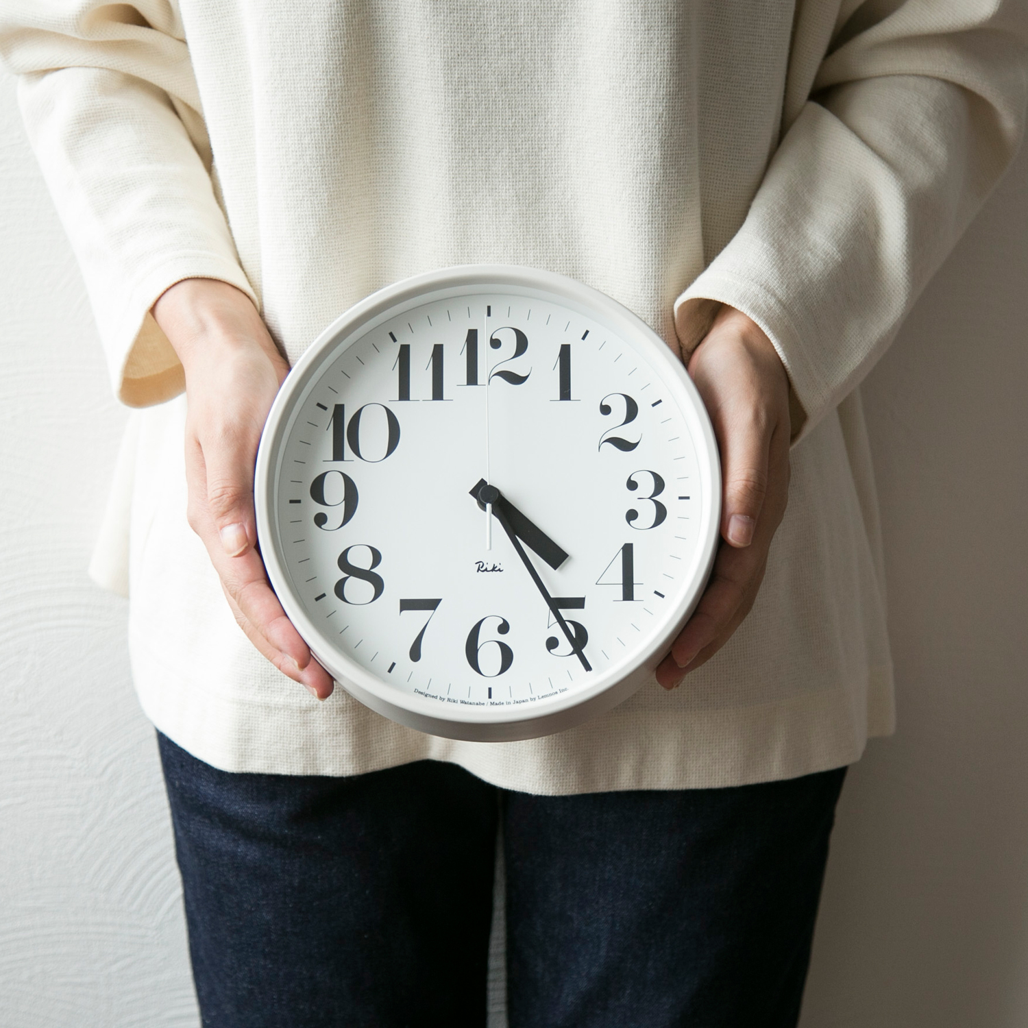 Lemnos/電波時計 RIKI STEEL CLOCK 0825 ホワイト -デザイン性と視認性