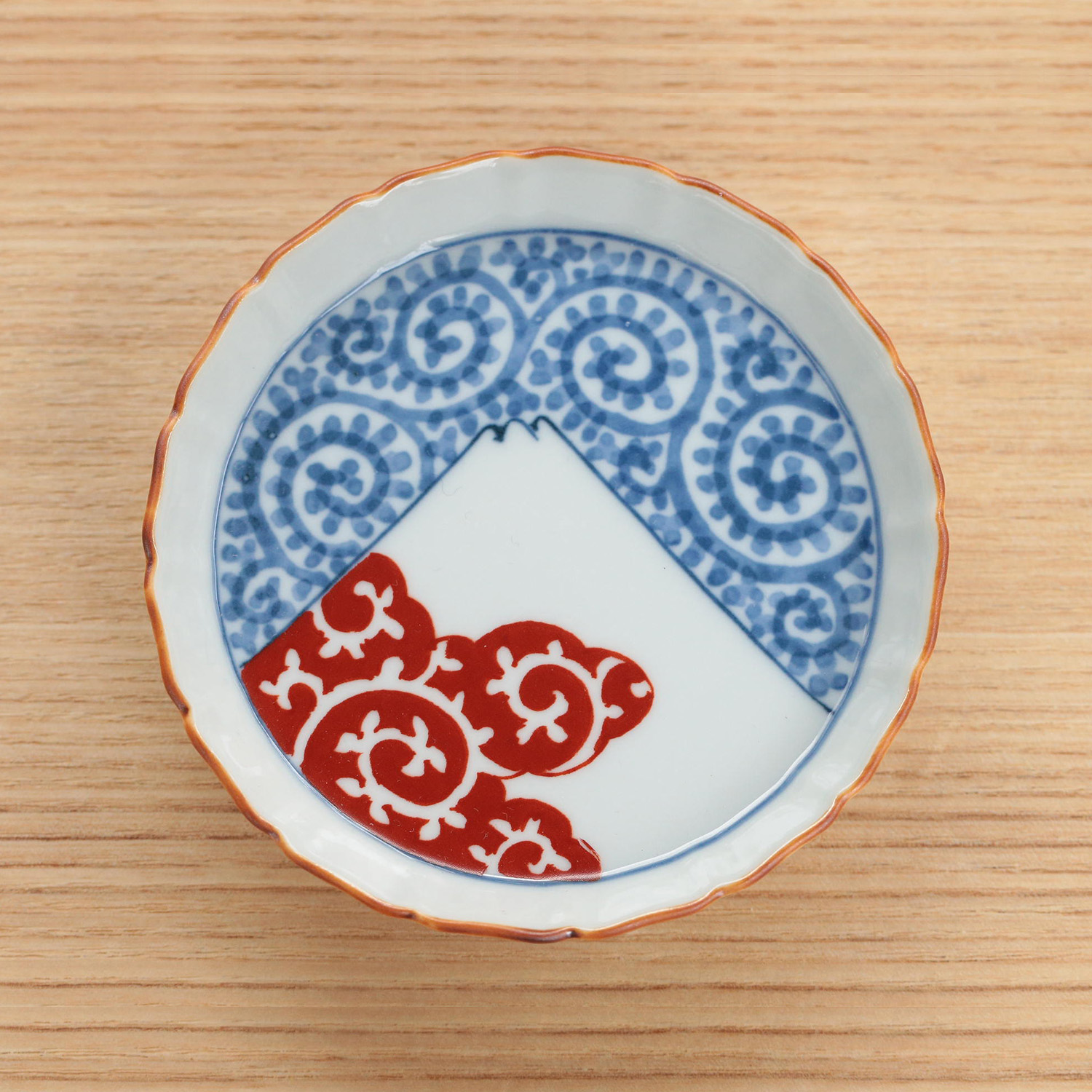 与山窯 豆皿 染錦蛸唐草富士山図 -古人のセンスを感じる富士の豆皿