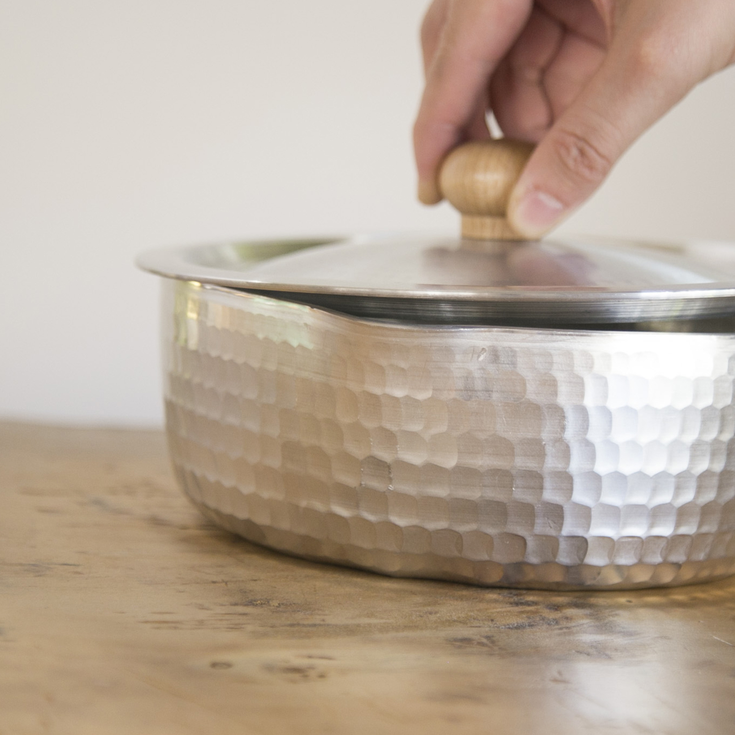 中村銅器製作所/アルミ特製打出し蓋 21cm -軽く丈夫で扱いやすい