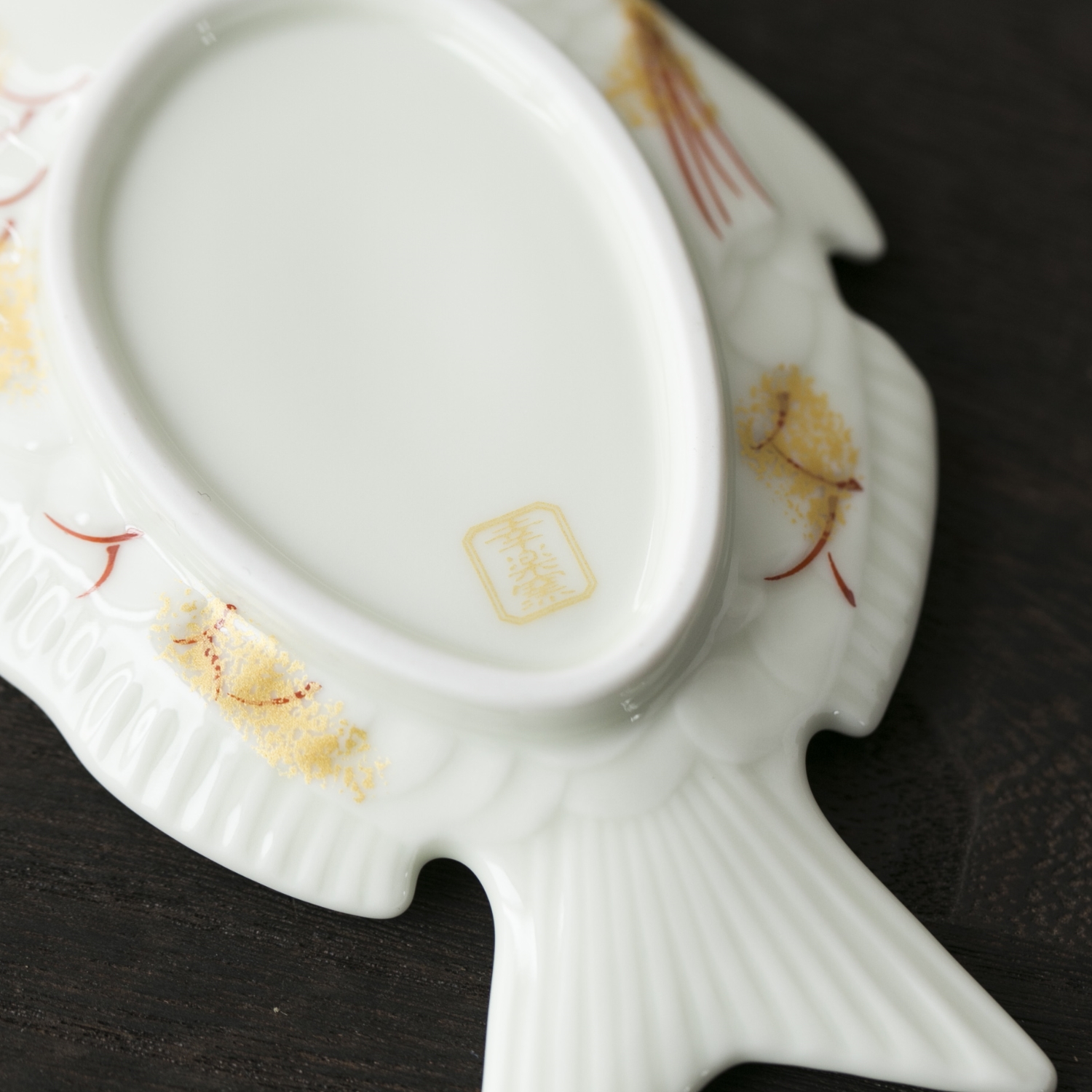 幸楽窯 錦金叩き 鯛型小付 -ハレの日の食卓に！立体感のある鯛の小付