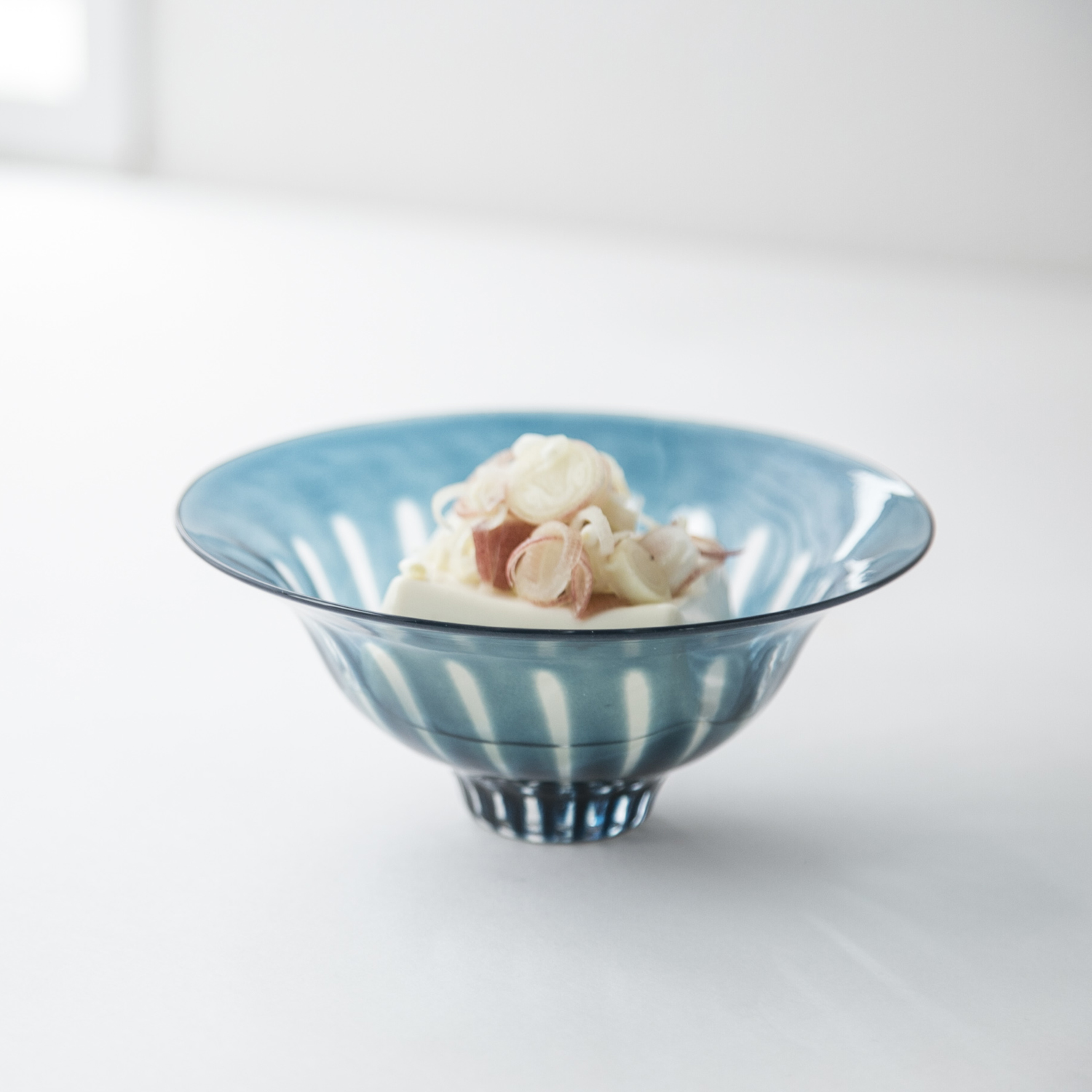 ヒロイグラススタジオ/ren 中鉢 -盛り付け上手に見える、美しいガラス