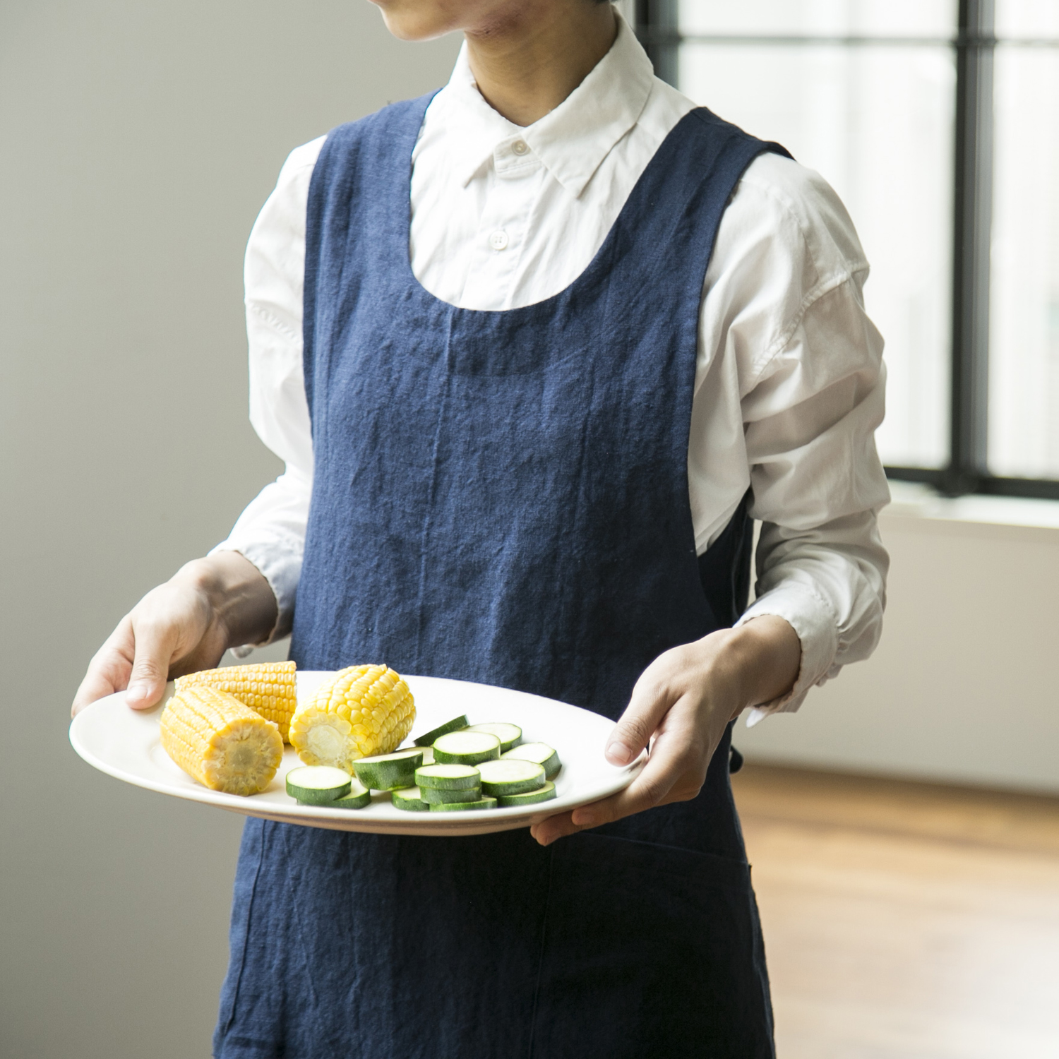 kapoc/ワンピースエプロン タバード -体型に合わせて調整でき、美しく