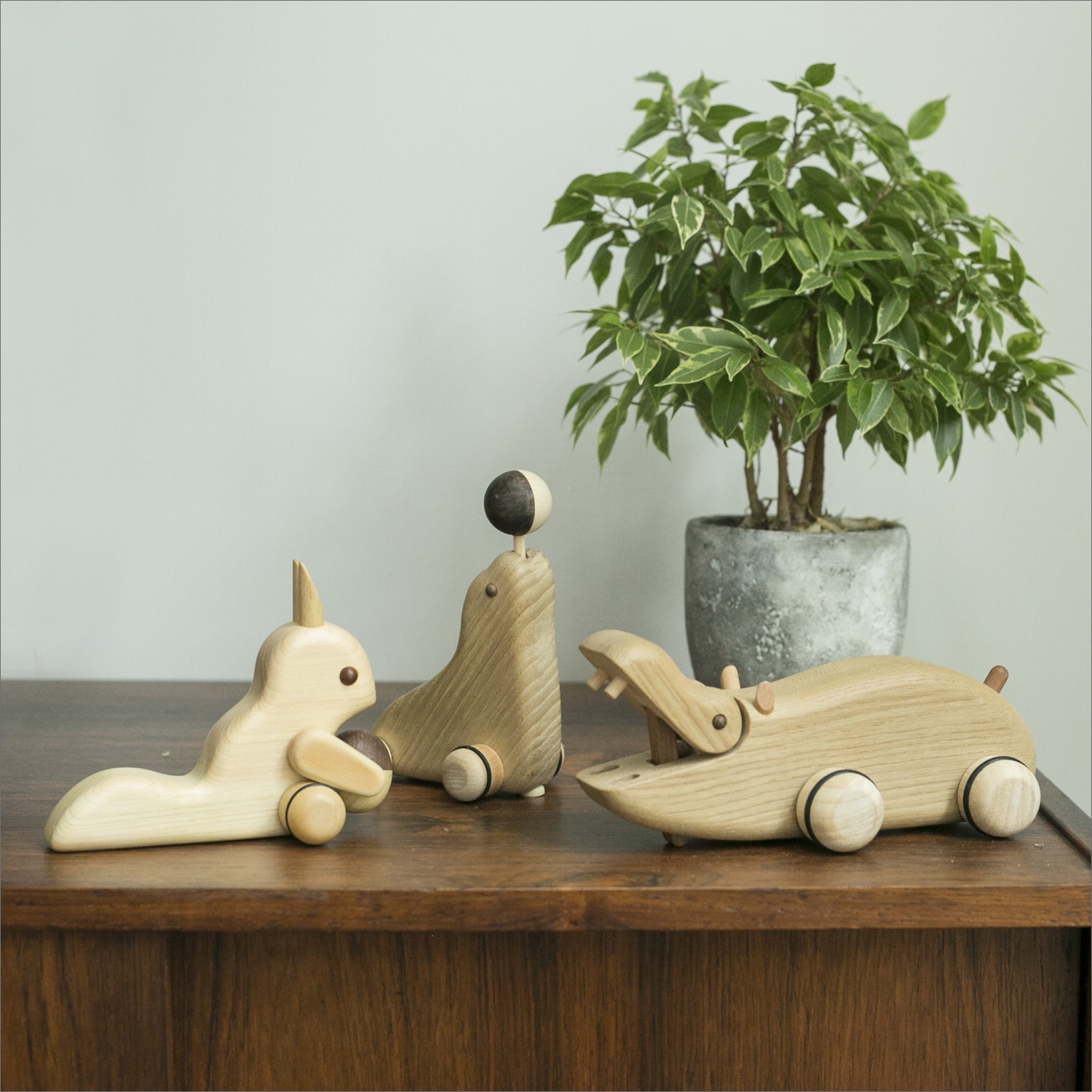 木の動く玩具 カバ -生き生きと動く、木のおもちゃ - スタイルストア