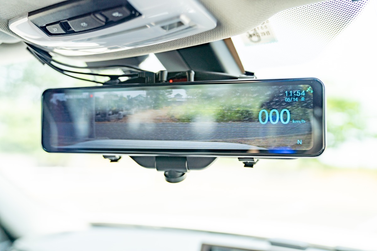 BMWにも取り付けができる360度ミラー型ドライブレコーダー AKEEYO AKY