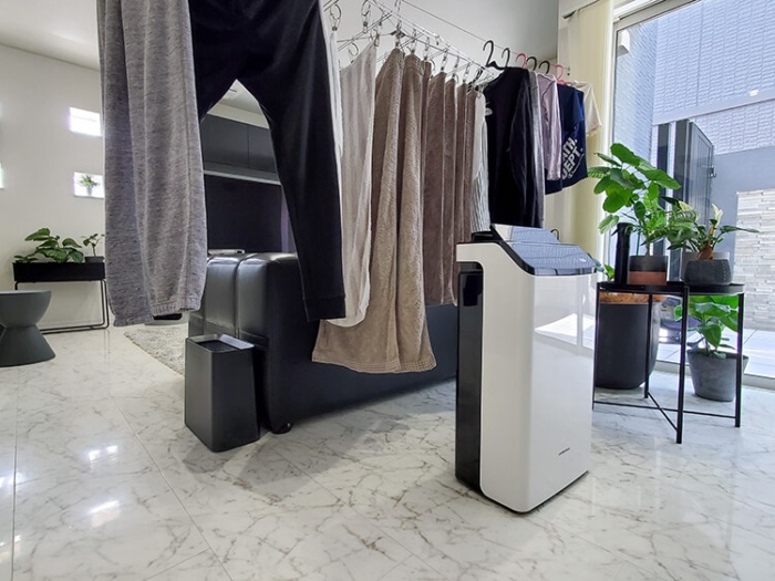 CORONA衣類乾燥除湿機で洗濯物乾かない＆生乾き臭問題が解決！CD