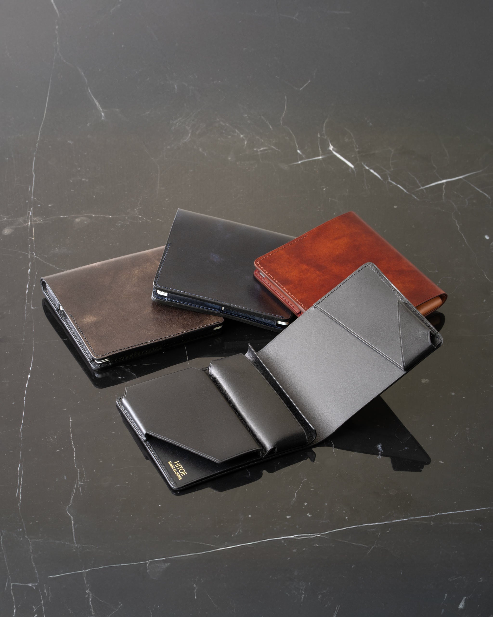 空気のような軽やかさ Hitoe® Fold Aria - Museum - | 芸術的な濃淡の