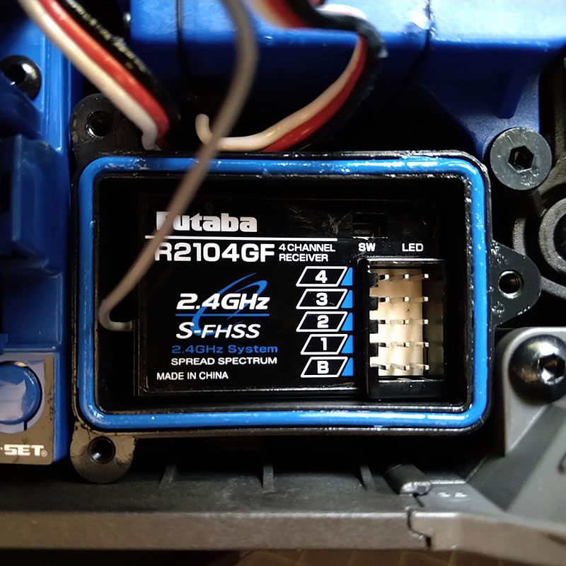 トラクサス MAXX モンスタートラック – フタバ製プロポに変更する